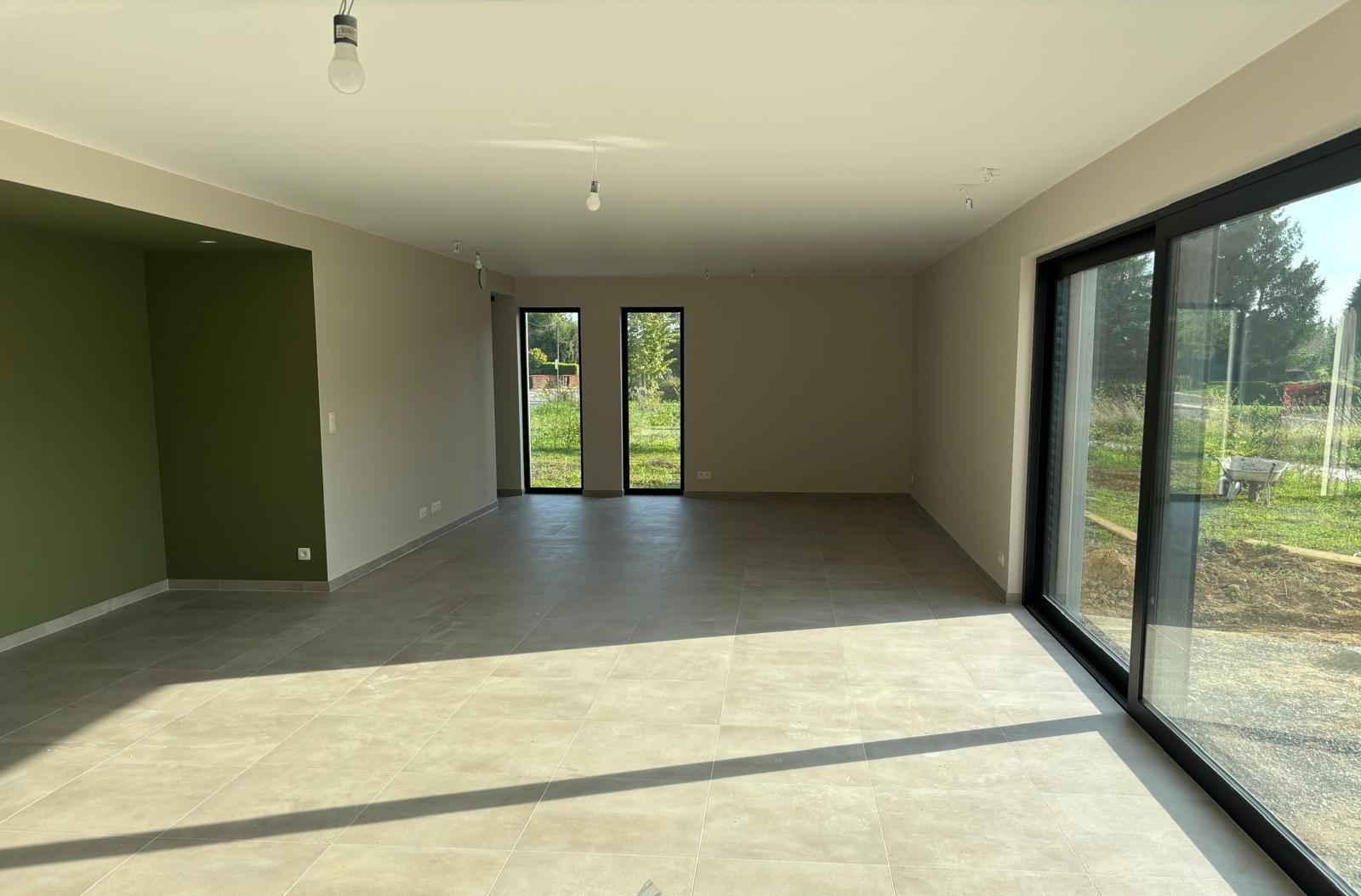 Rénover un intérieur sans tout casser : peinture et sol suffisent !